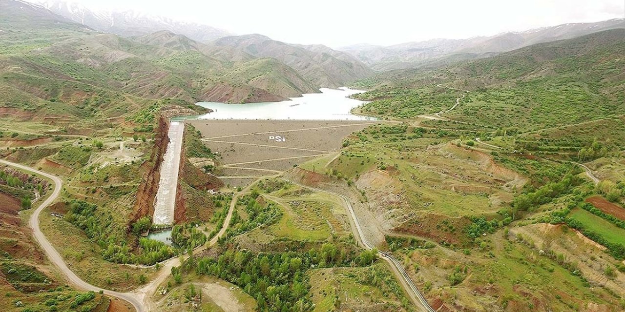 Erzurum'dan doğan nehirler toprağa can, ülkeye enerji veriyor