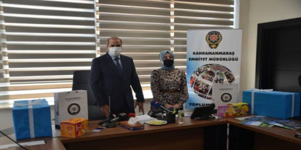 Kahramanmaraş'ta öğretmenin kitap isteğini Emniyet yerine getirdi