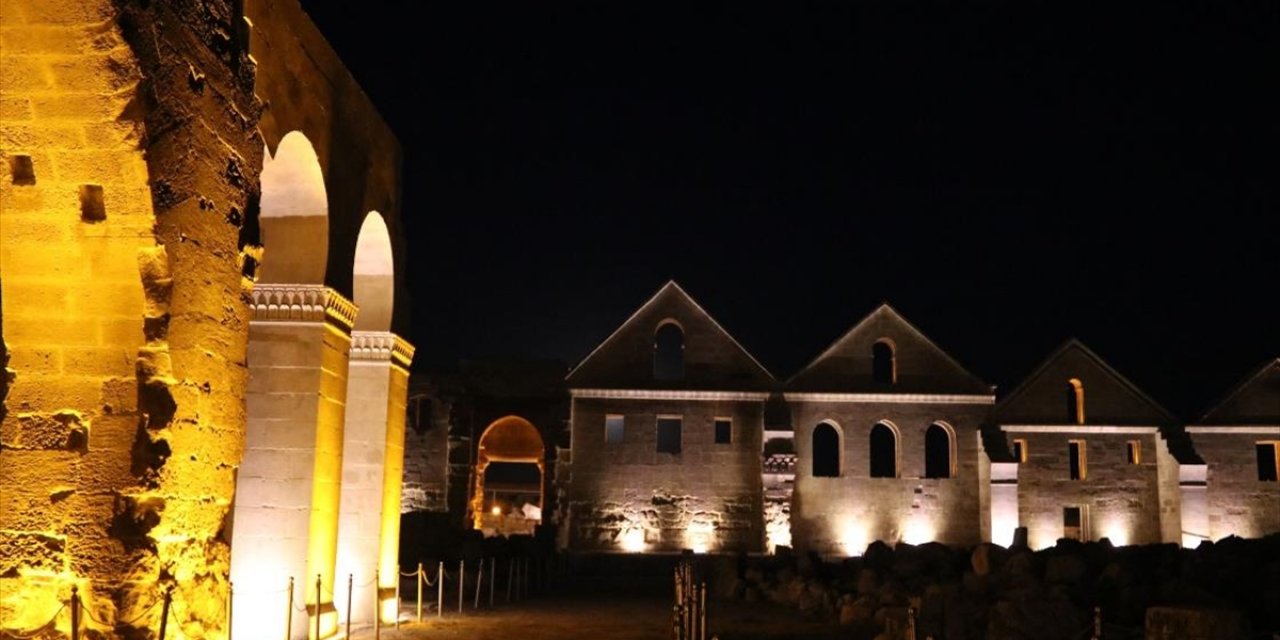 UNESCO adayı 7 asırlık ören yeri ışıklandırıldı