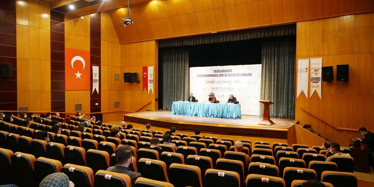 “Şiir okumak bir arayıştır”