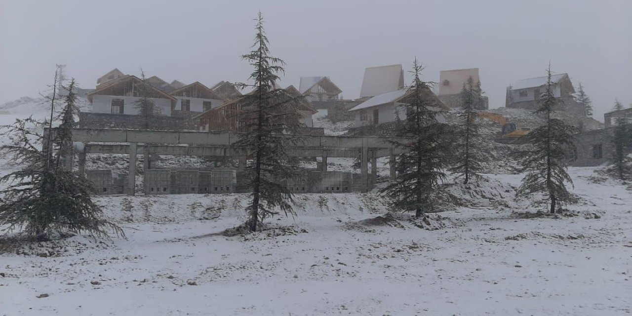 Yedikuyular’a yılın ilk karı düştü
