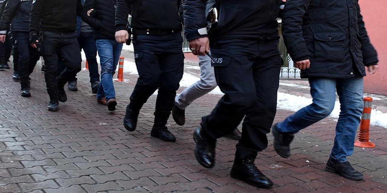 Kahramanmaraş'ta haklarında hapis cezası bulunan 4 kişi aynı evde yakalandı