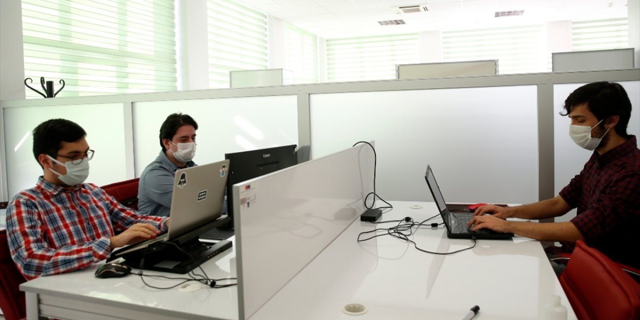 Üniversiteli 3 arkadaş dijital oyun eklentilerini dünyaya satıyor