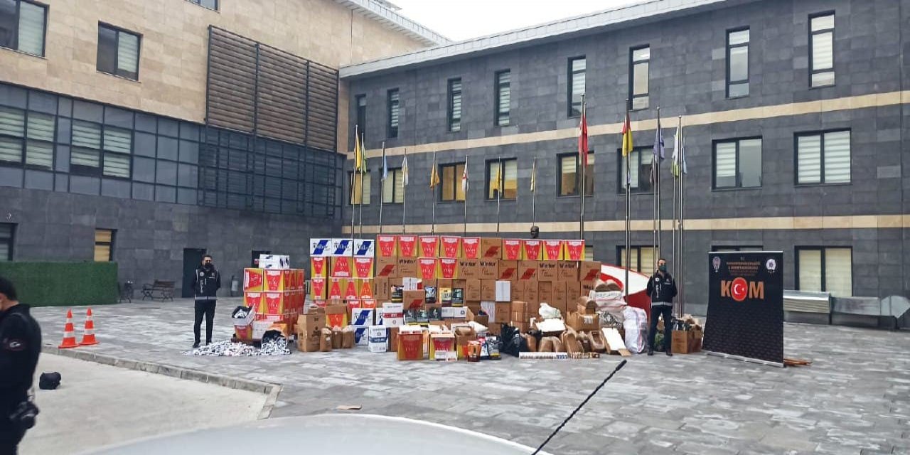 Kahramanmaraş'ta 2 milyon TL'lik kaçak makaron ve tütün ele geçirildi