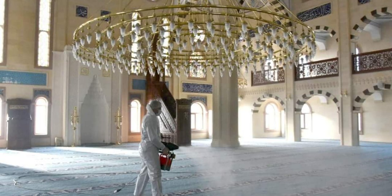 Türkoğlu’nda camiler dezenfekte edildi