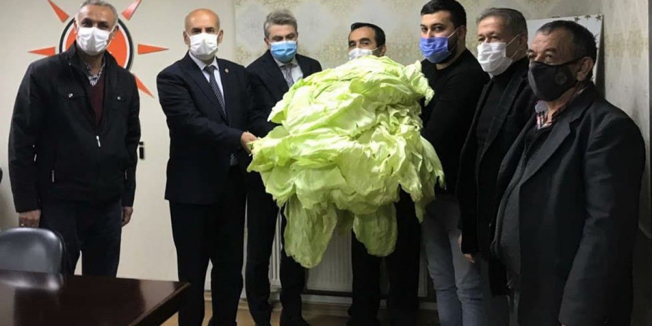 Görgel’e Elbistan lahanası hediye edildi