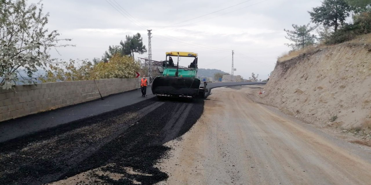 Kahramanmaraş’taki Sarıçukur grup yolu asfaltlanıyor