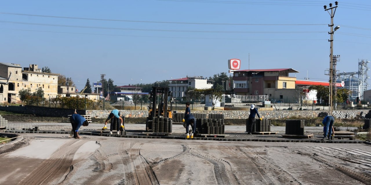 Türkoğlu’ndaki sokaklarda bakım çalışması