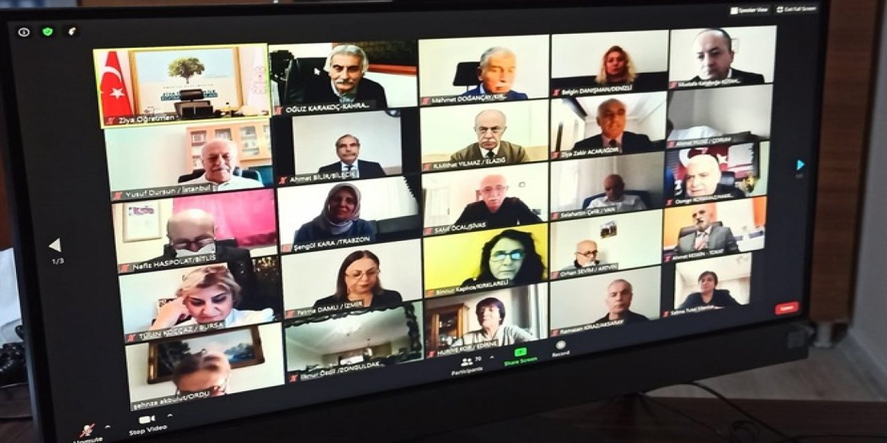 Bakan Selçuk, emektar öğretmenlerle buluştu