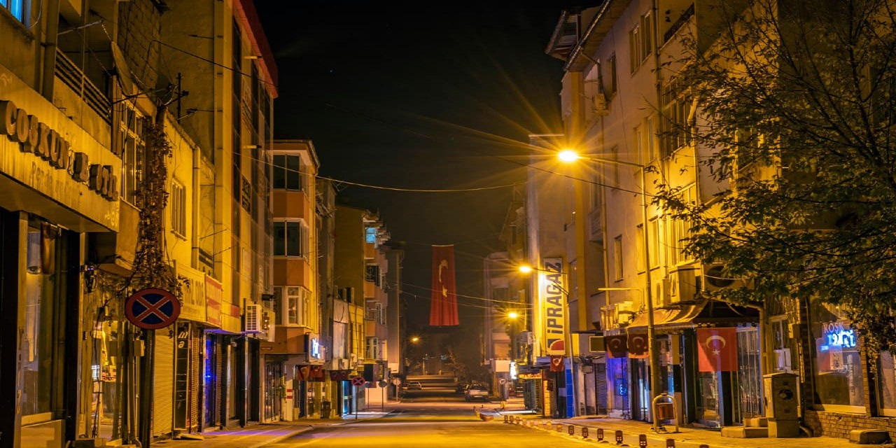 Elbistan'da vatandaşlar yasaklara uyuyor