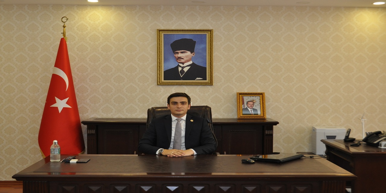 Çağlayancerit Kaymakamı Güzel, AA'nın "Yılın Fotoğrafları" oylamasına katıldı