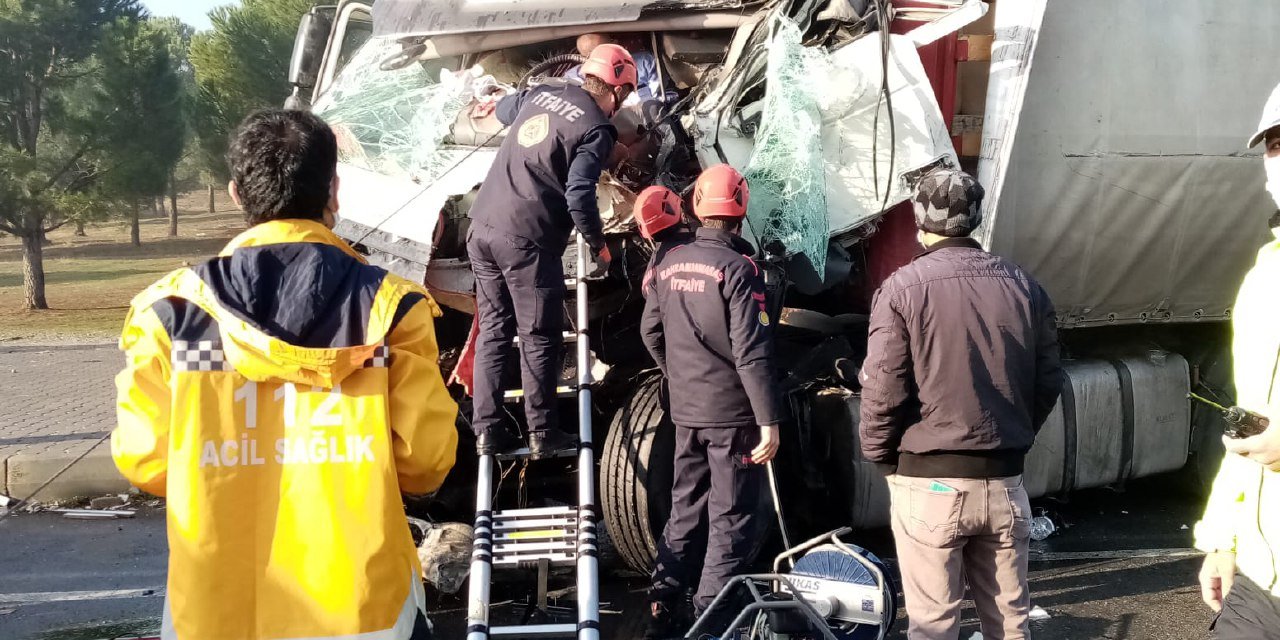 Azerbaycanlı tır sürücüleri Kahramanmaraş’ta kaza yaptı
