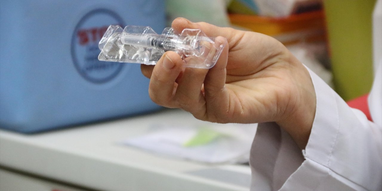 Türk Eczacıları Birliğinden Çin'den gelecek aşıyla ilgili açıklama: Aşıya güvenin