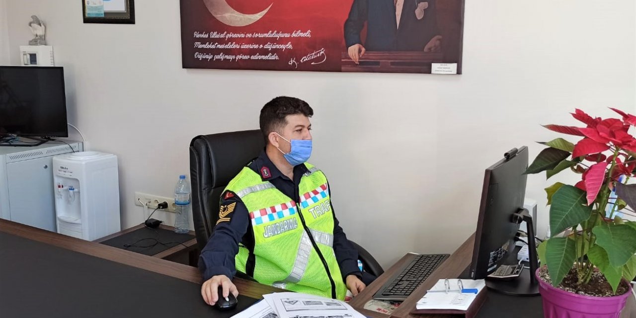 Kahramanmaraş'ta Jandarma ‘EBA’ üzerinden trafik eğitimi verdi