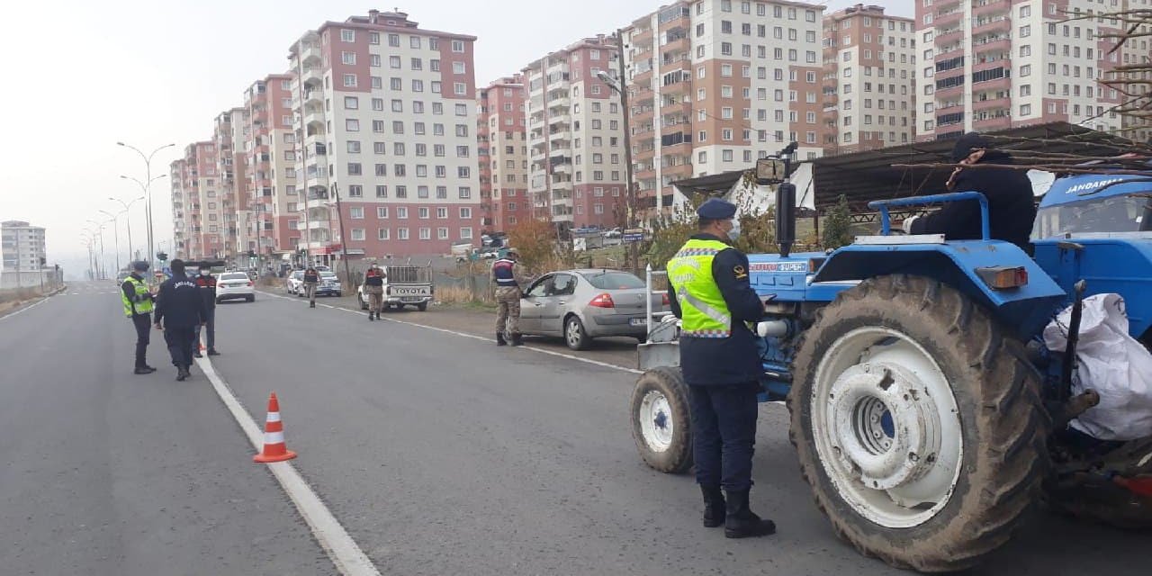 Kahramanmaraş'ta jandarma tarım araçlarını denetledi