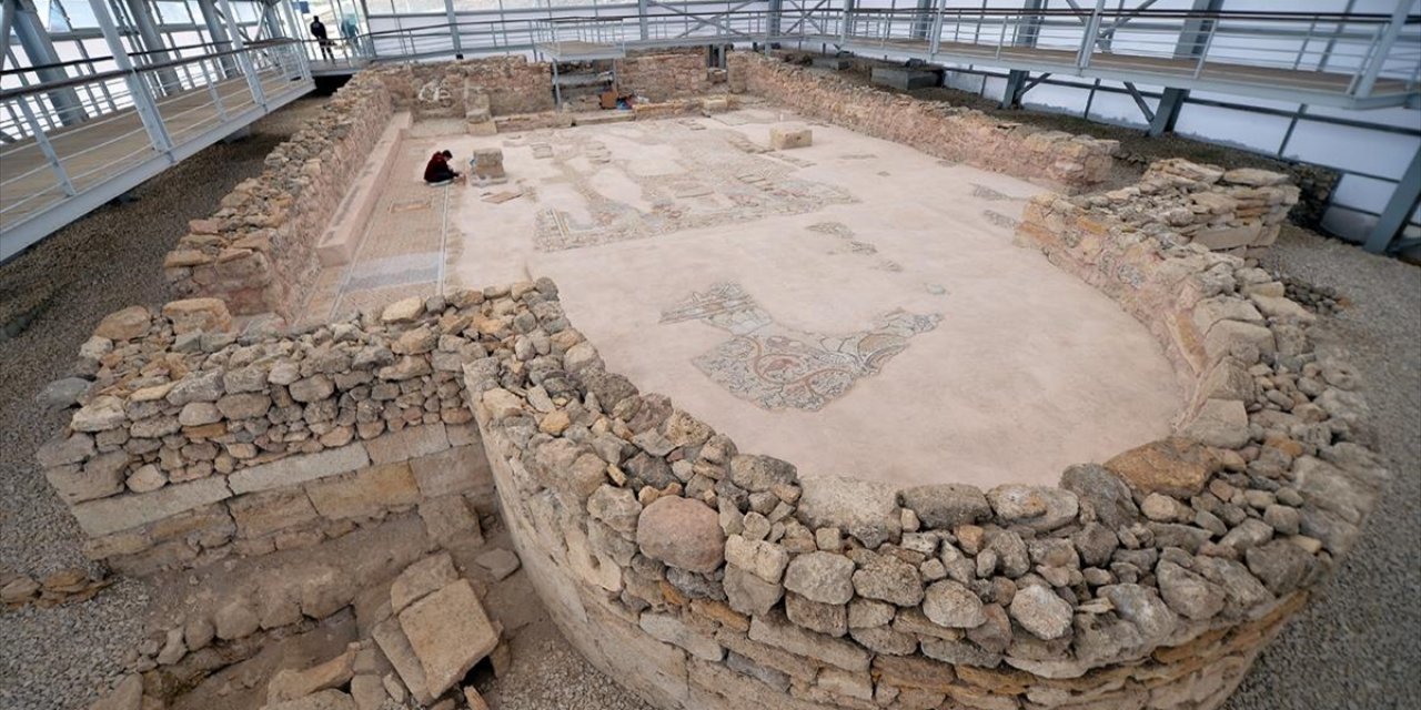 'Karadeniz'in Zeugması'ndaki mezardan 1800 yıllık 'ölü hediyeleri' çıktı