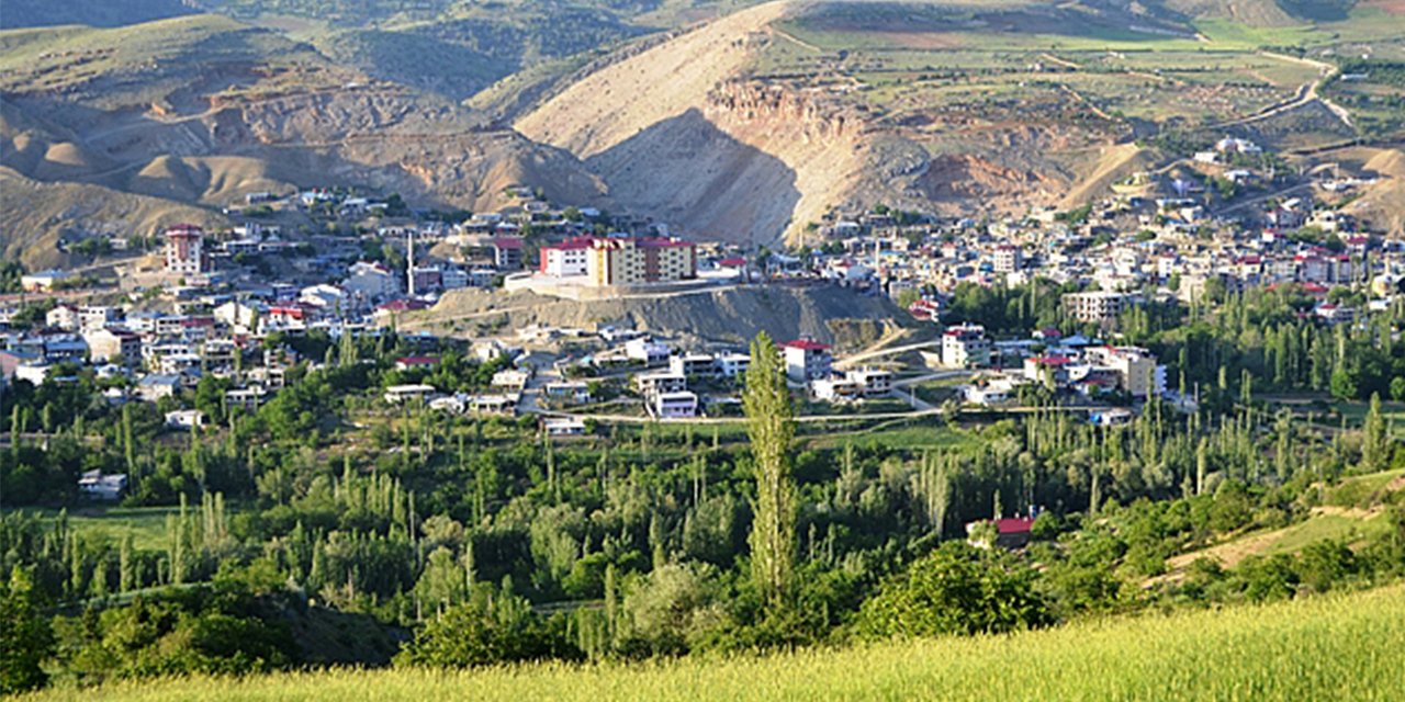 Çağlayancerit Belediyesinden yol yapım çalışması