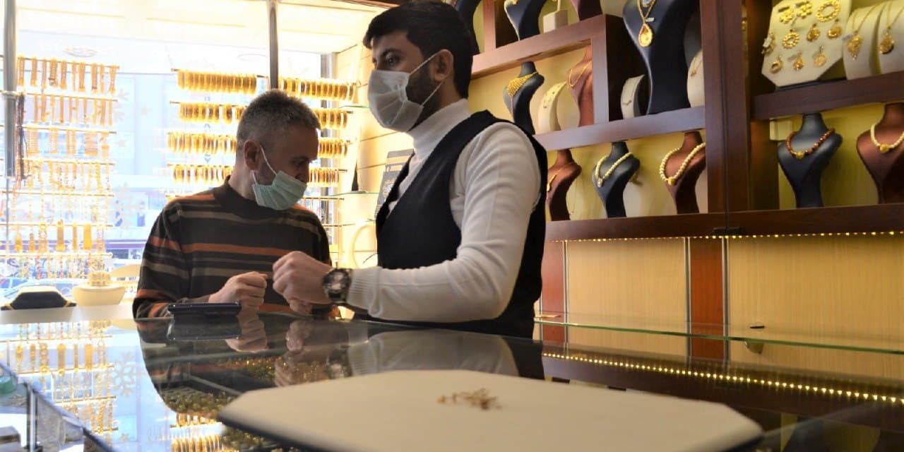 Kahramanmaraş'ta kuyumcuya sahte altın satmak isteyen şüpheli yakalandı