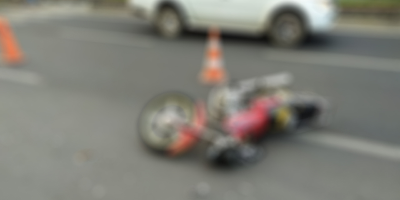 Kahramanmaraş'ta ayağı motosiklet jantına sıkışan sürücüyü itfaiye kurtardı