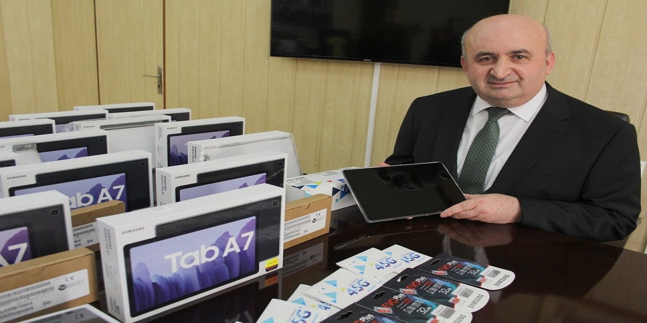 Kahramanmaraş'ta 4 bin 330 tablet bilgisayarın ilçelere teslimatı başladı