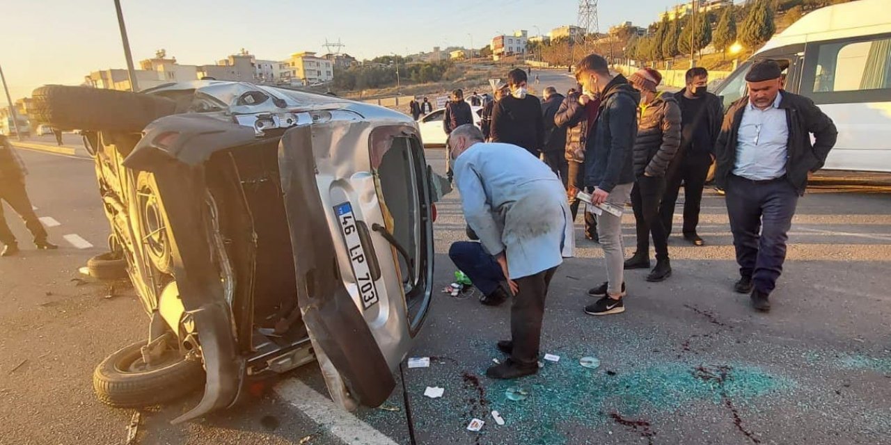 Kahramanmaraş'ta minibüs ile hafif ticari araç çarpıştı: 1 yaralı