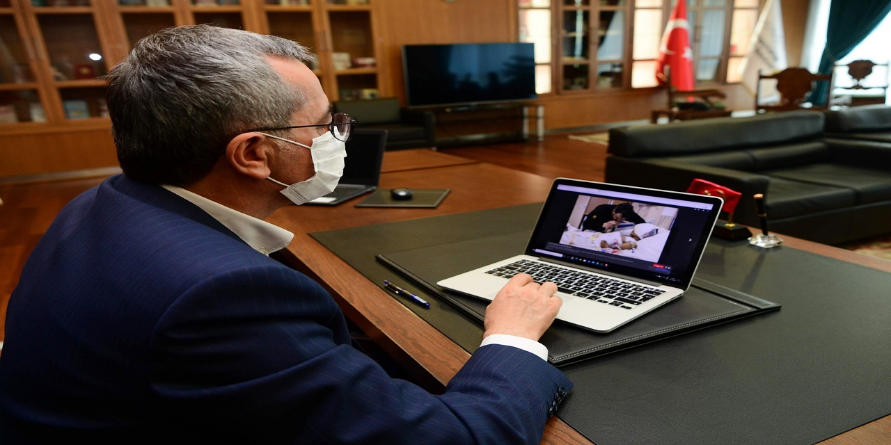 Kahramanmaraş Büyükşehir Belediye Başkanı Güngör AA'nın "Yılın Fotoğrafları" oylamasına katıldı