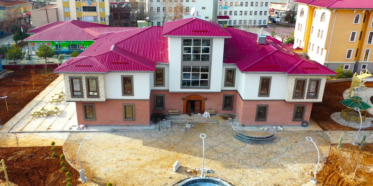 Göksun Millet Konağı ve Meydanı Tamamlandı