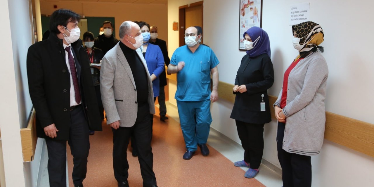 Kahramanmaraş Valisi Coşkun sağlık çalışanlarını ziyaret etti