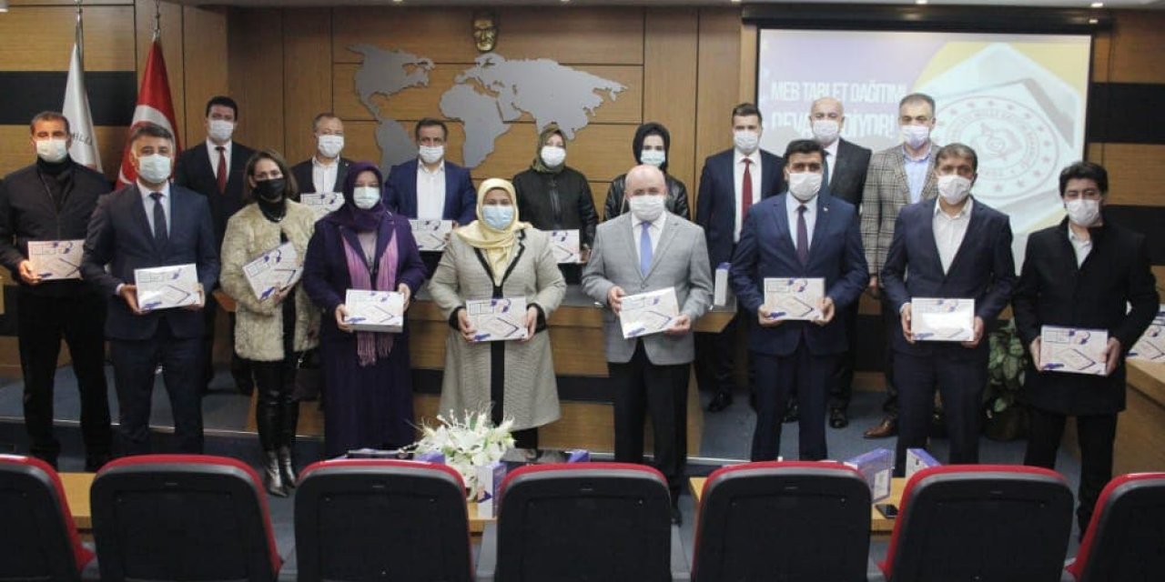 Kahramanmaraş’tan ilçelere 2 bin adet tablet bilgisayar gönderildi