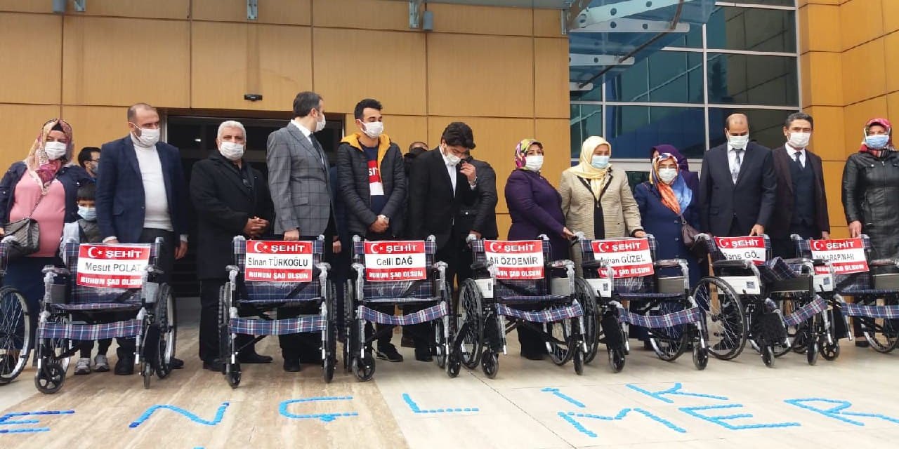 Kahramanmaraş'ta tekerlekli sandalyeler şehit isimleriyle dağıtıldı
