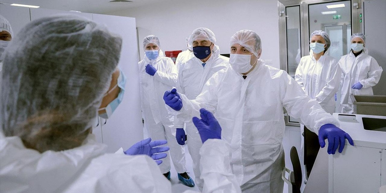 Bakan Varank: 'Virüs benzeri parçacıklara' dayalı aşıda ay sonuna kadar insan çalışmasına geçmek istiyoruz