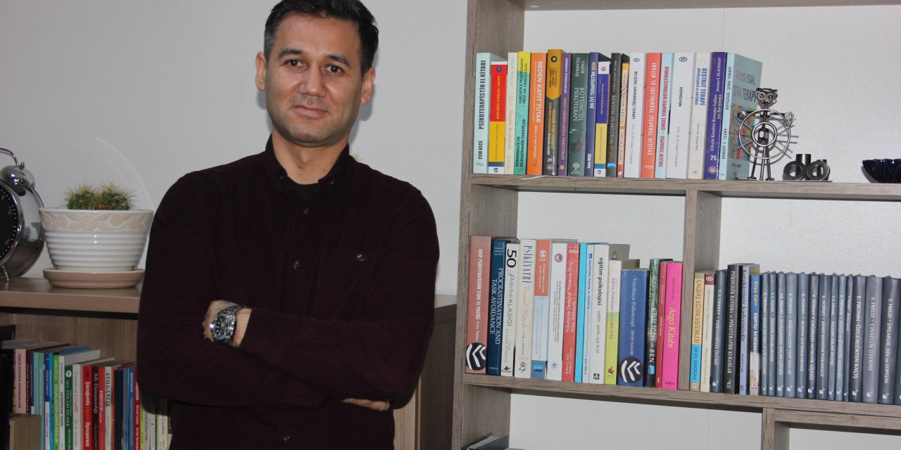 DR. Mehmet Ünal bölgeye psikolojik danışmanlık yapıyor