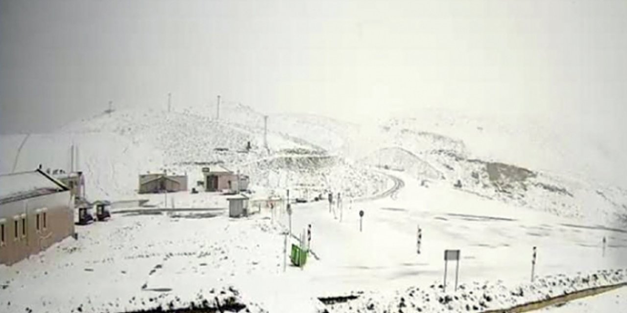 Kahramanmaraş'taki Yedikuyular Kayak Merkezi "beyaz örtü"ye büründü
