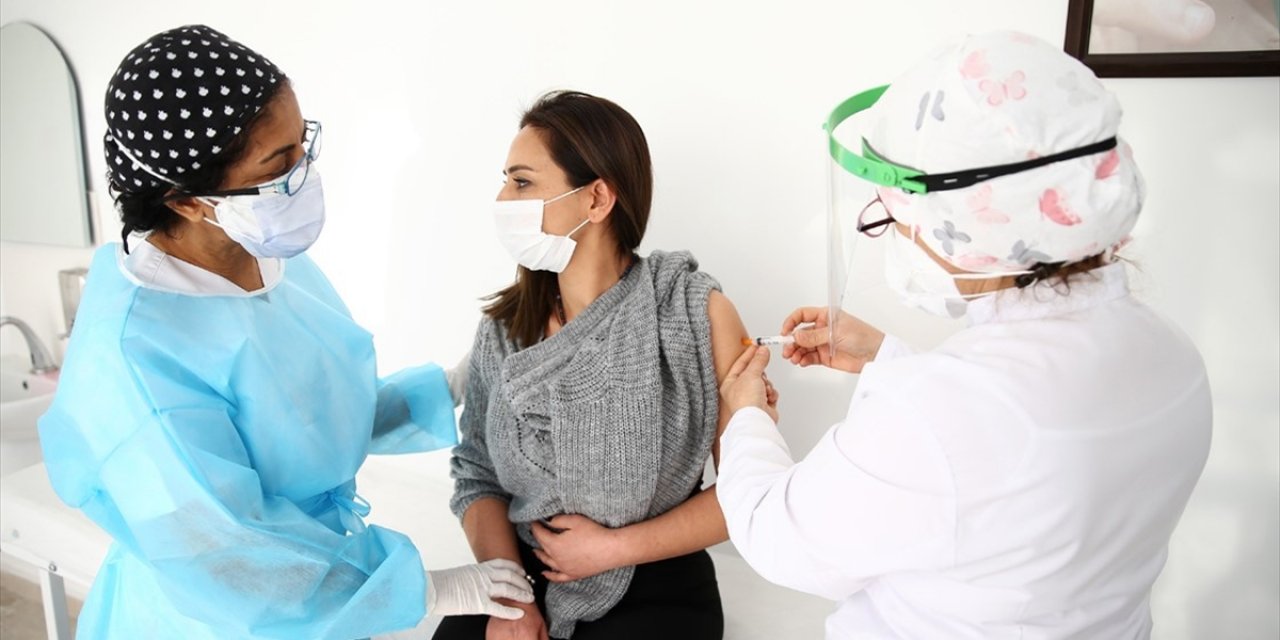 Kovid-19 aşısı yaptıranların sayısı 500 bini geçti