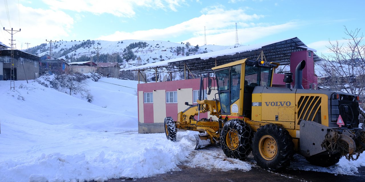 Dulkadiroğlu’nda karla mücadele çalışmaları devam ediyor