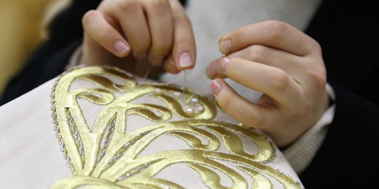 Kahramanmaraş'ın coğrafi işaretli ürünü "sim sırma" yeni nesil tasarımlarla geleceğe aktarılıyor