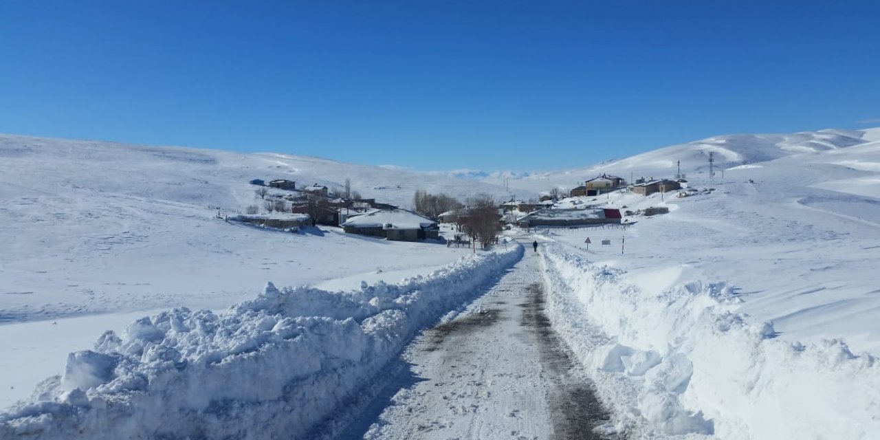 Kahramanmaraş’ın kuzey ilçelerinde kar mücadelesi devam ediyor