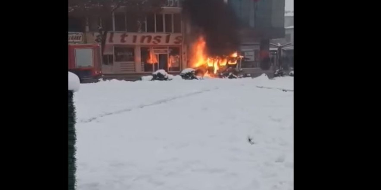 Kahramanmaraş’ta ticari araç alevler içinde kaldı