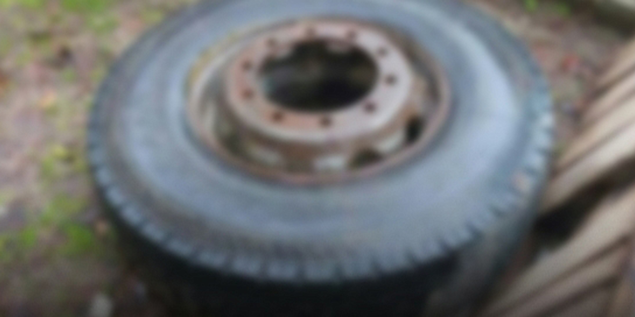 Kahramanmaraş'ta seyir halindeki otobüsten fırlayan tekerlek bir kişiyi yaraladı