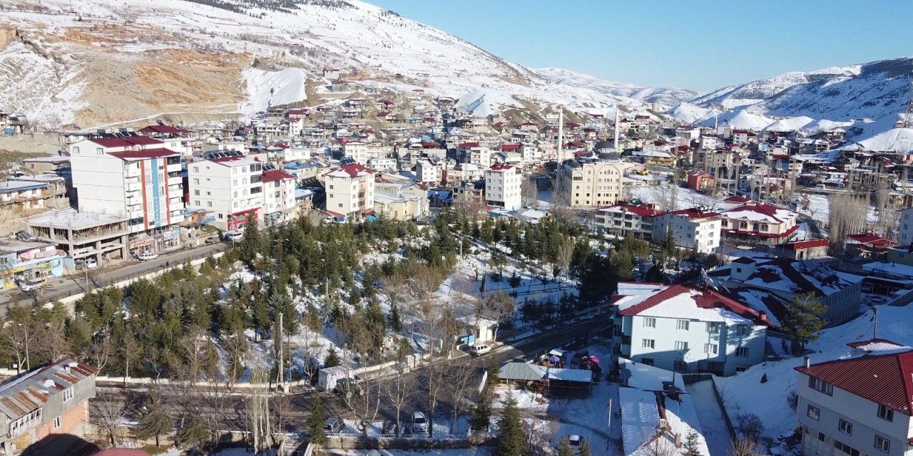 Çağlayancerit doğalgaza kavuştu