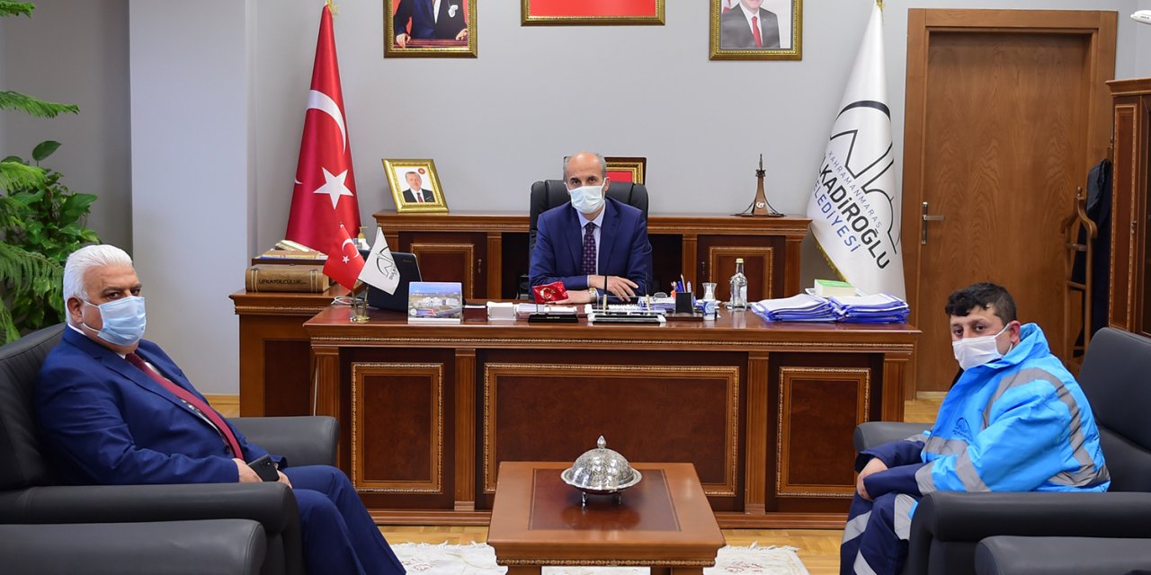 Başkan Okay’dan duyarlı temizlik personeline ödül