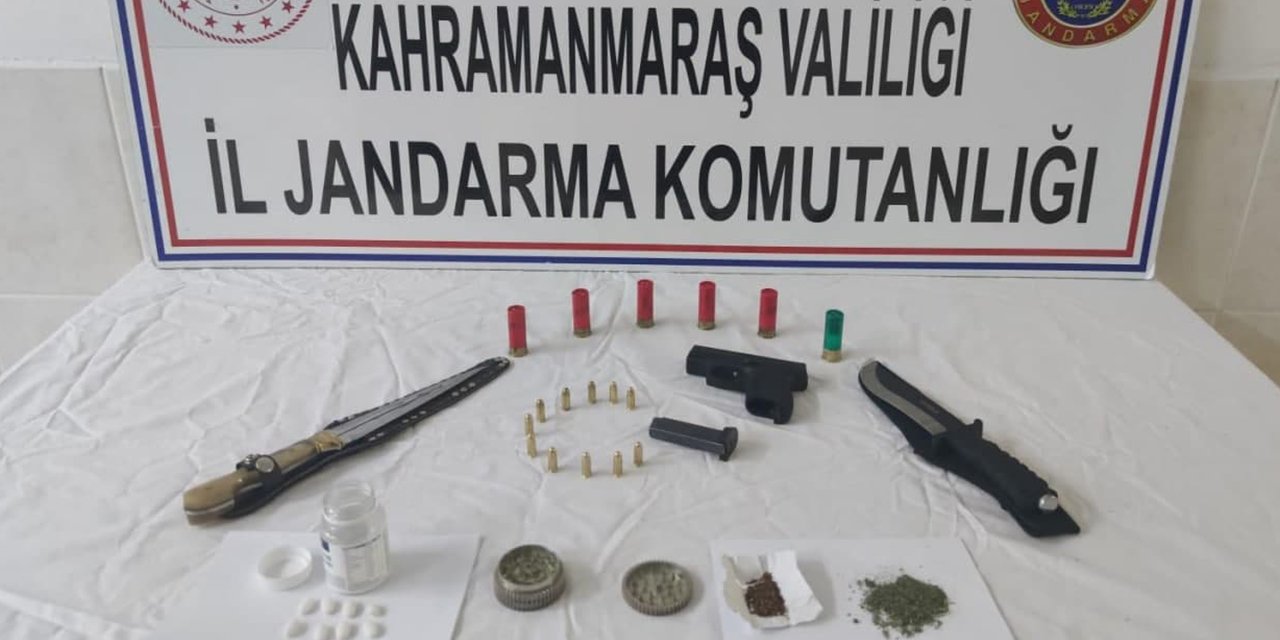 Kahramanmaraş'ta aranan otomobilde uyuşturucu ve ruhsatsız tabanca çıktı