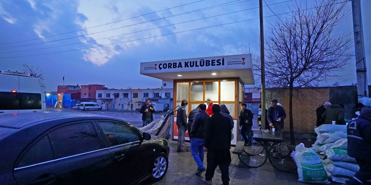 Kahramanmaraş’ta vatandaşlara sıcak çorba ikramı