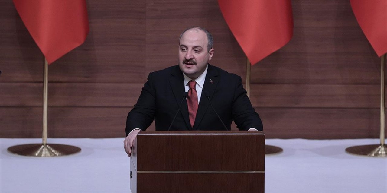 Bakan Varank: Salgın sürecinde Türkiye kendi kendine yetebilmenin en güzel örneklerini verdi