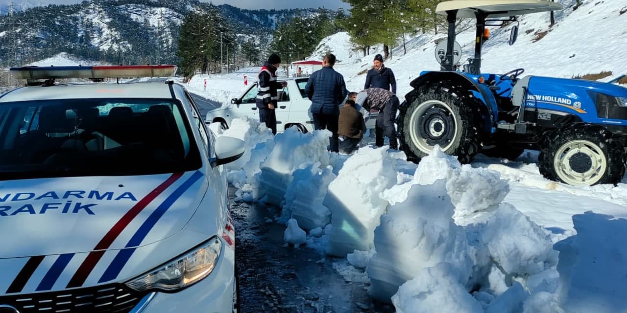 Kahramanmaraş'ta sürücülerin yardımına jandarma koştu