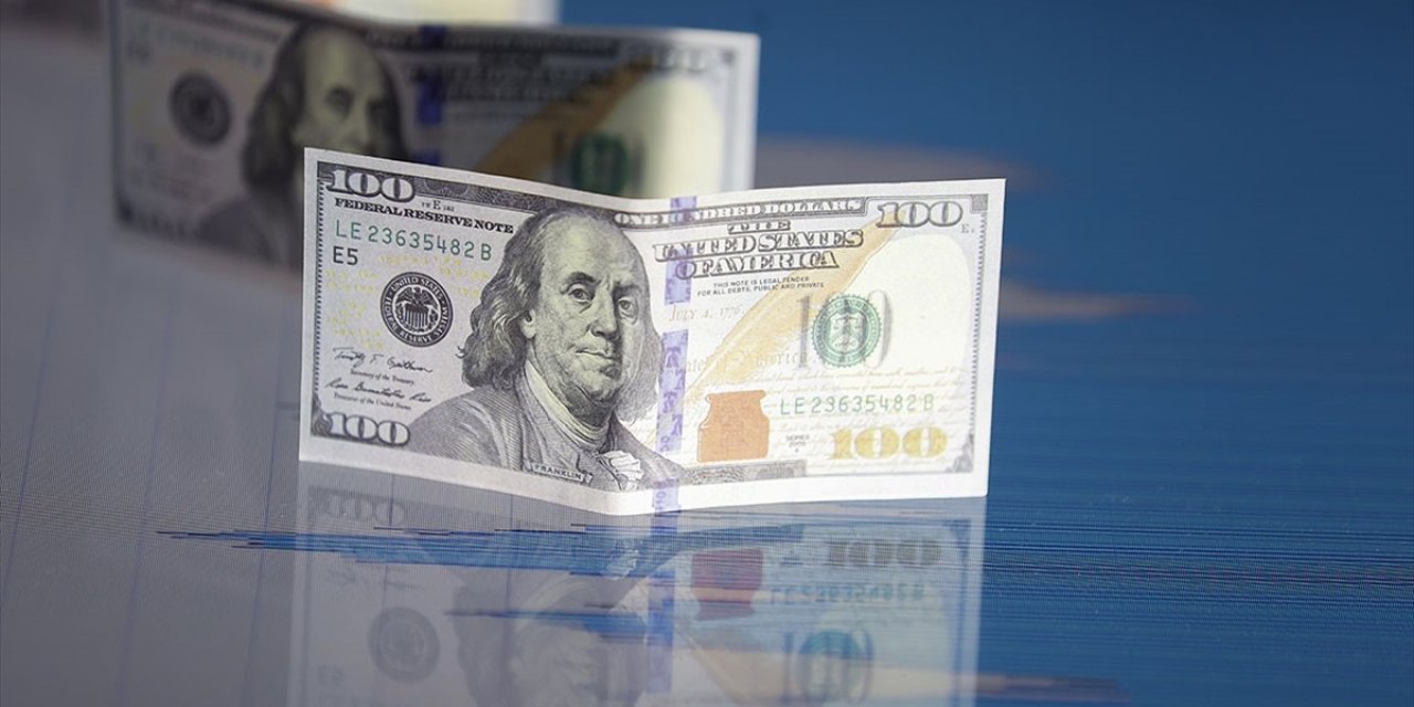 Dolar 6 ayın en düşük seviyesine geriledi