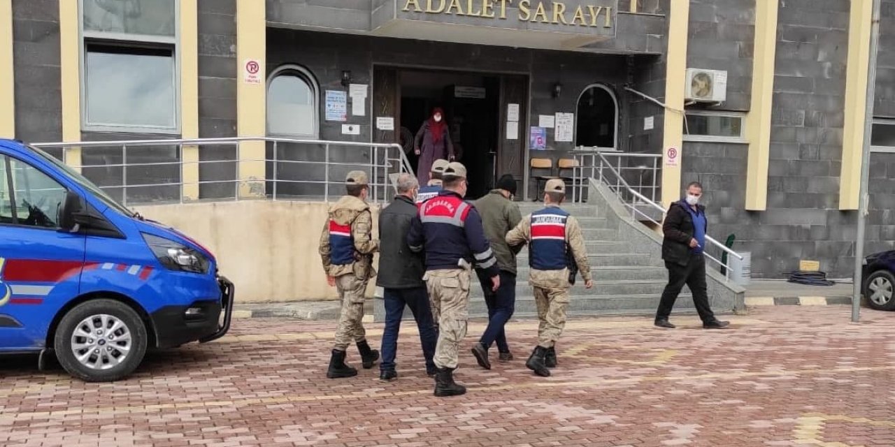 Kahramanmaraş'ın Pazarcık ilçesinde gurbetçilerin evini soyan 2 kişi yakalandı