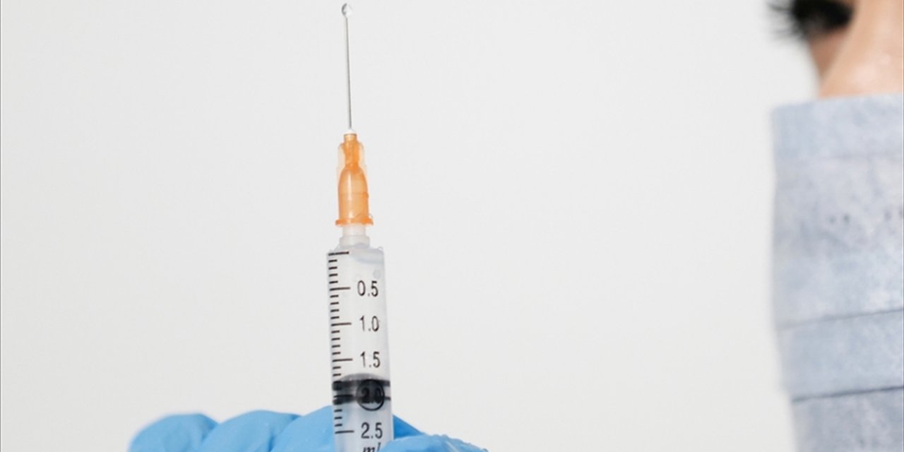 Kanada'nın 'fakir ülkeler için oluşturulan Kovid-19 aşı programından' faydalanması eleştiriliyor
