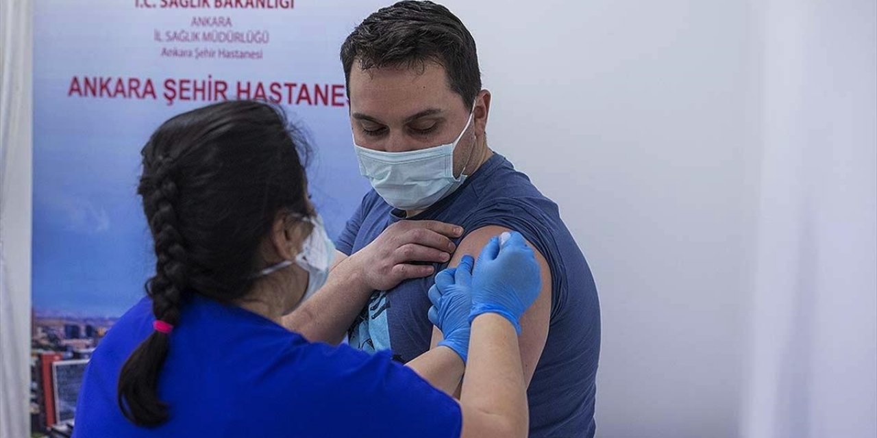 Sağlık çalışanları ikinci doz Kovid-19 aşılarını bu hafta olmaya başlıyor