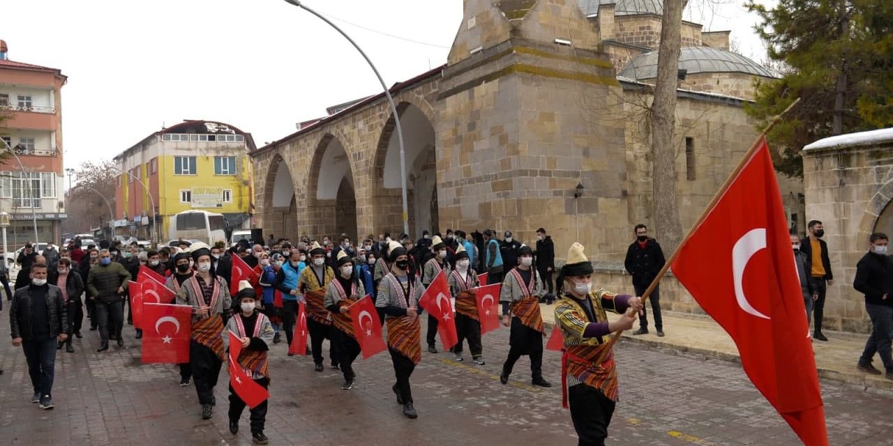 Elbistan’da 101’inci yıla özel kurtuluş korteji yapıldı